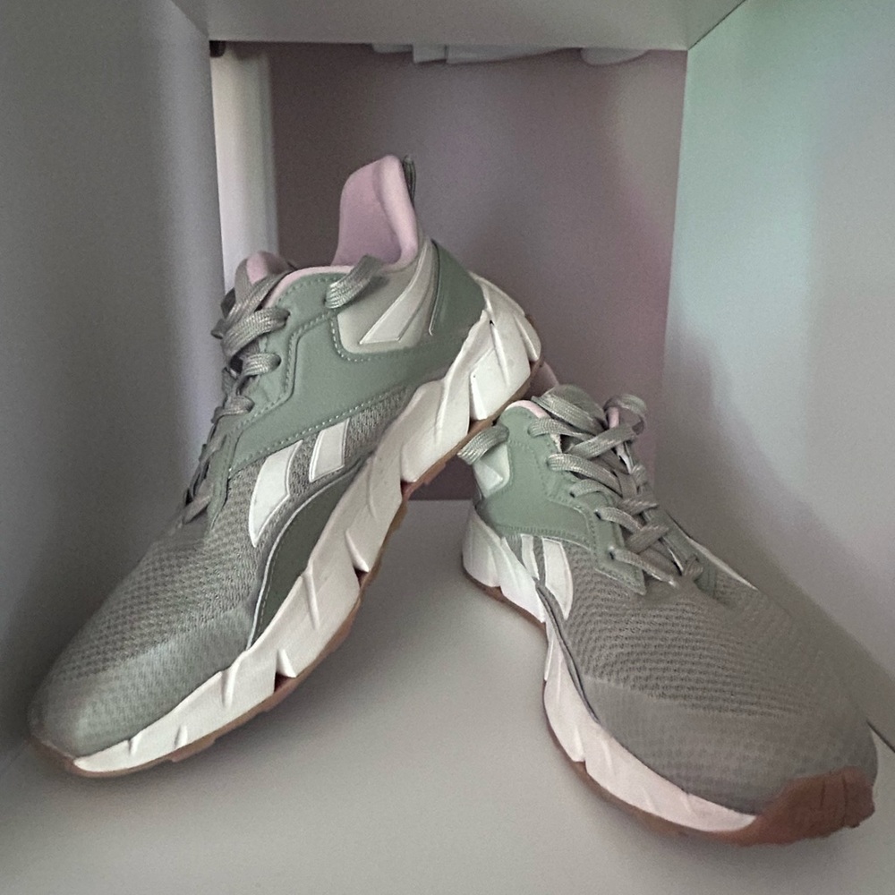 Reebok Women's‎ Silver and White Sneakers
